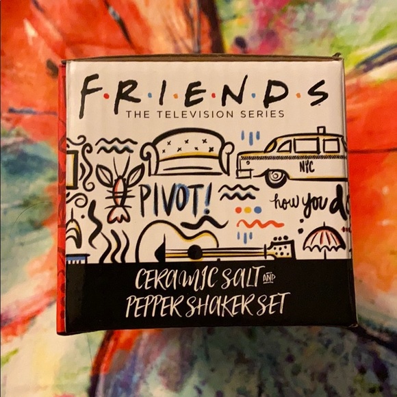 WB FRIENDS The TV Series Ceramic Mug Salt and Pepper Shaker Set Central Perk NWT - Picture 8 of 8